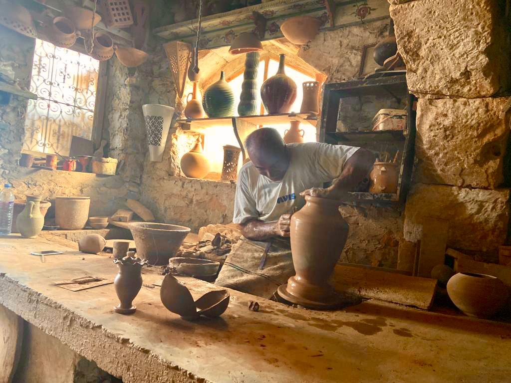 Parc Djerba Explore, Ferme aux Crocodiles, Phare de Taguermess et ateliers de poterie de Guellala près d'Aghir